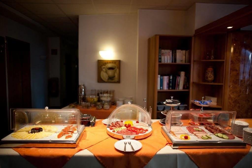 Hotel Am Markt Карлсруэ Экстерьер фото