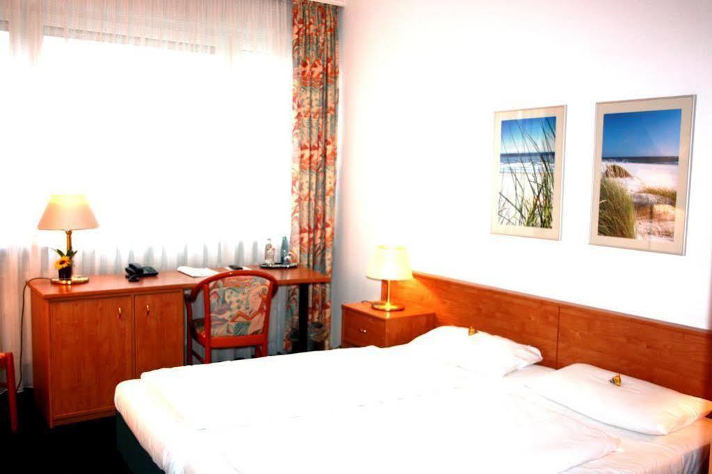 Hotel Am Markt Карлсруэ Экстерьер фото